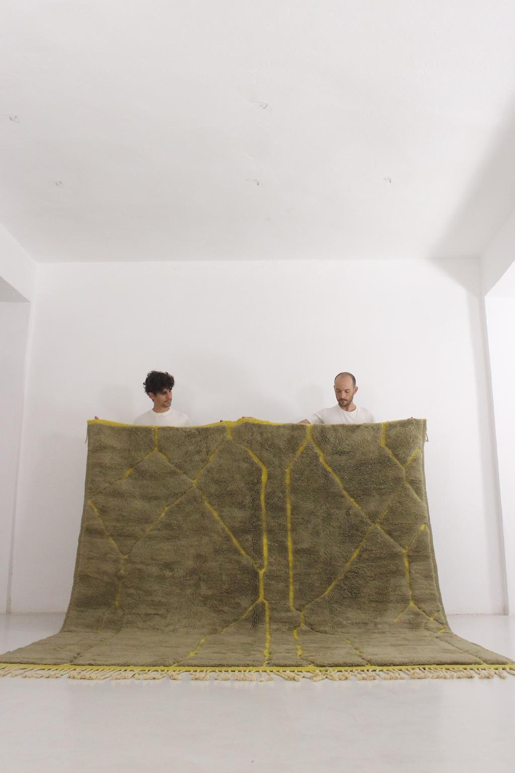 Mrirt 7.9x10feet / 240x306cm