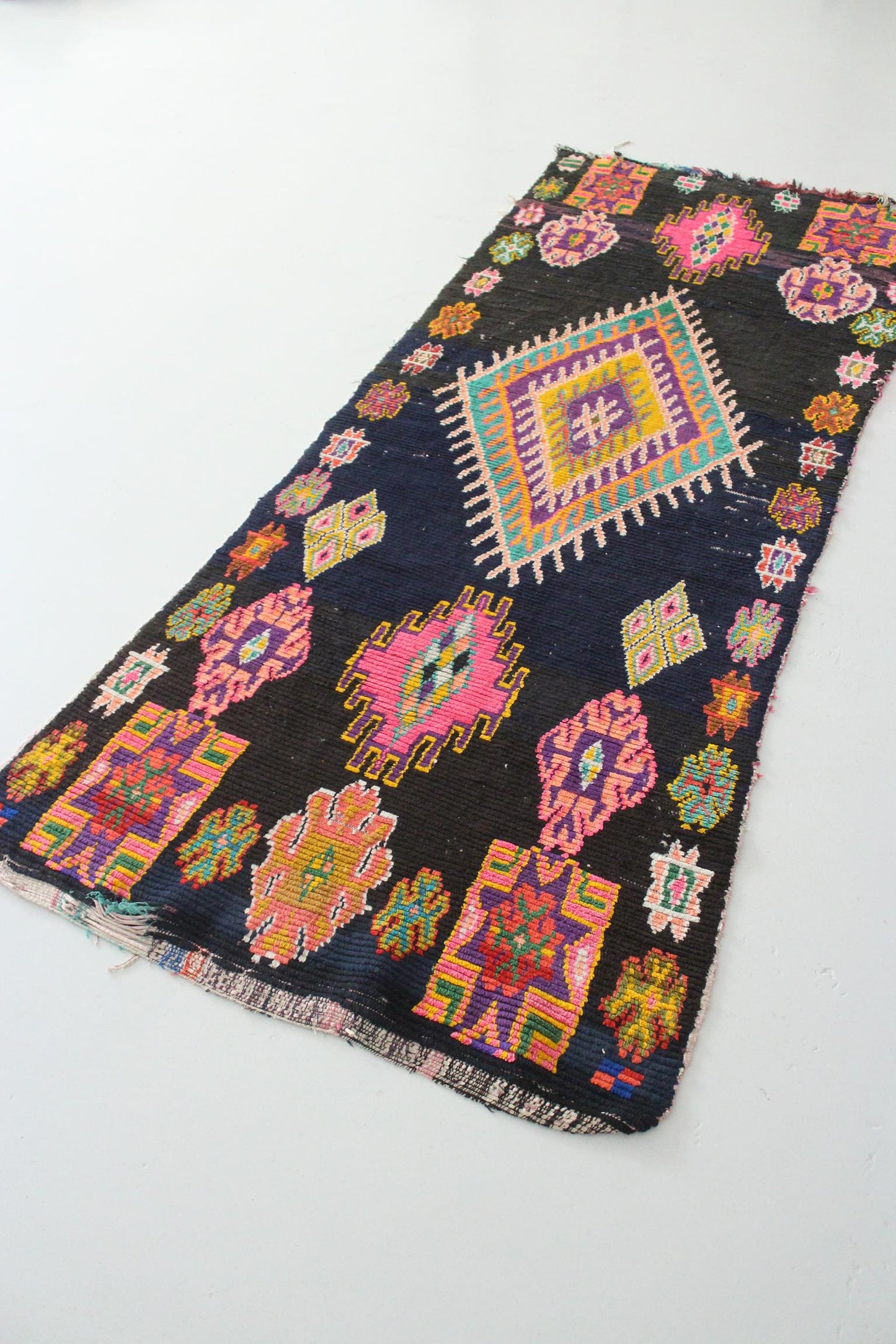 Vintage moroccan runner rug - dark blue, pink - Boucherouite - 2.6-2.9x6.8feet / 80-88x208cm