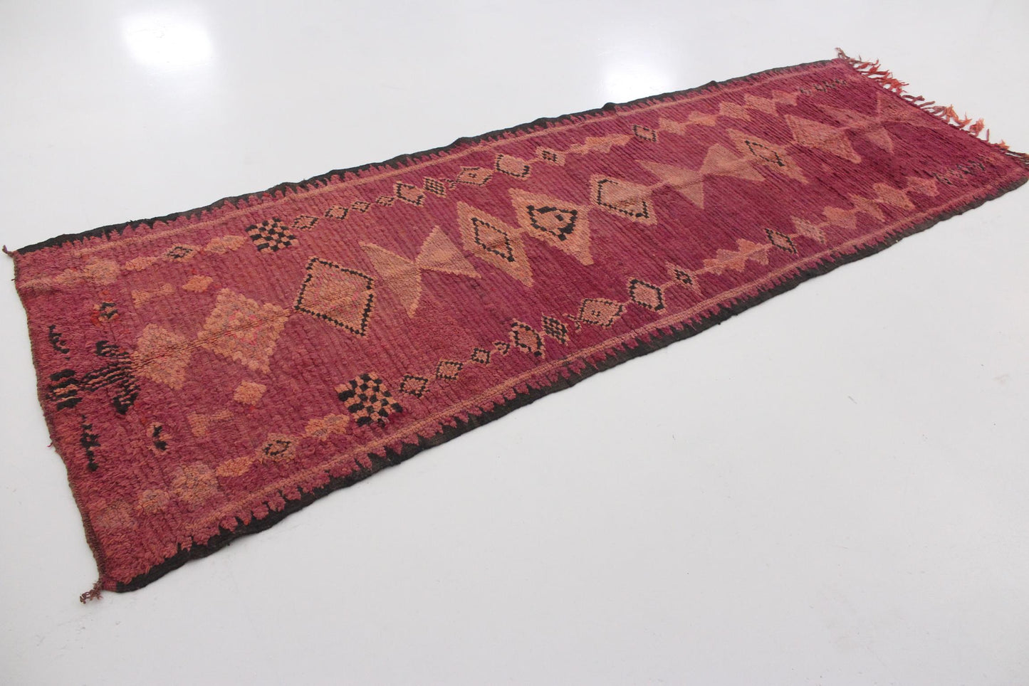 Vintage moroccan runner rug - rasperry - Boujad - 3.4x10.5feet / 105x320cm