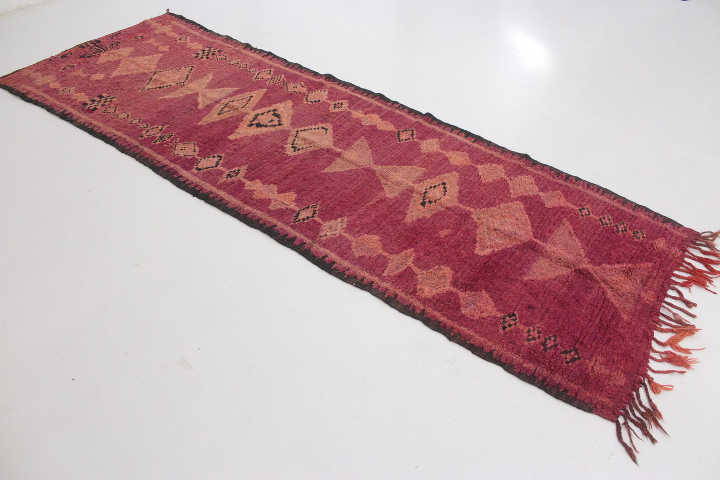 Vintage moroccan runner rug - rasperry - Boujad - 3.4x10.5feet / 105x320cm