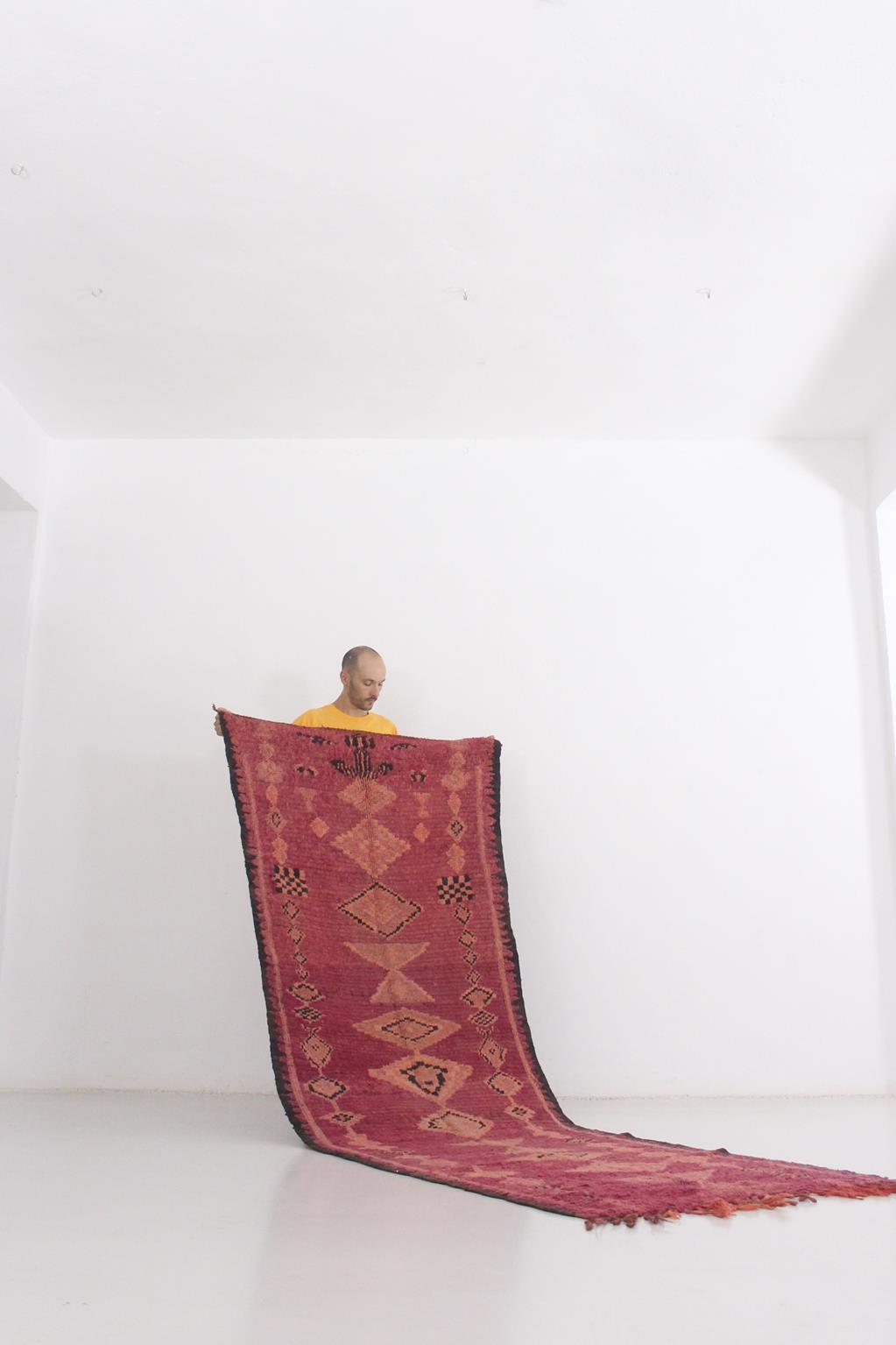 Vintage moroccan runner rug - rasperry - Boujad - 3.4x10.5feet / 105x320cm