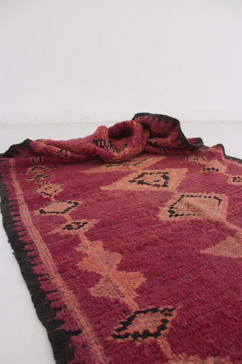 Vintage moroccan runner rug - rasperry - Boujad - 3.4x10.5feet / 105x320cm