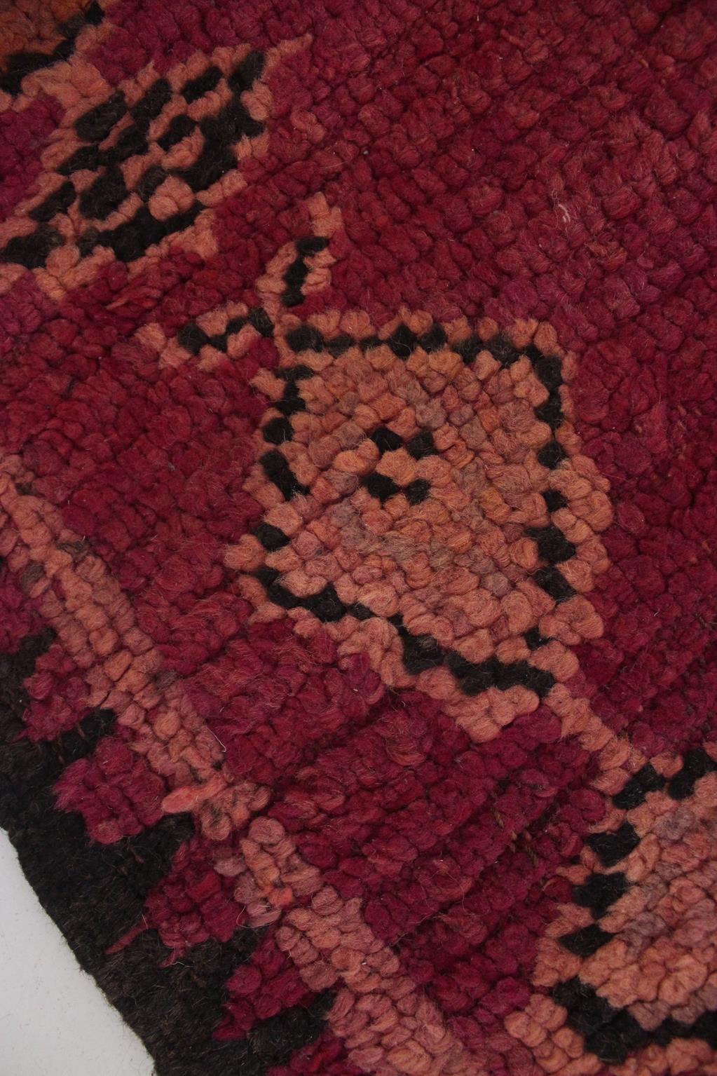 Vintage moroccan runner rug - rasperry - Boujad - 3.4x10.5feet / 105x320cm
