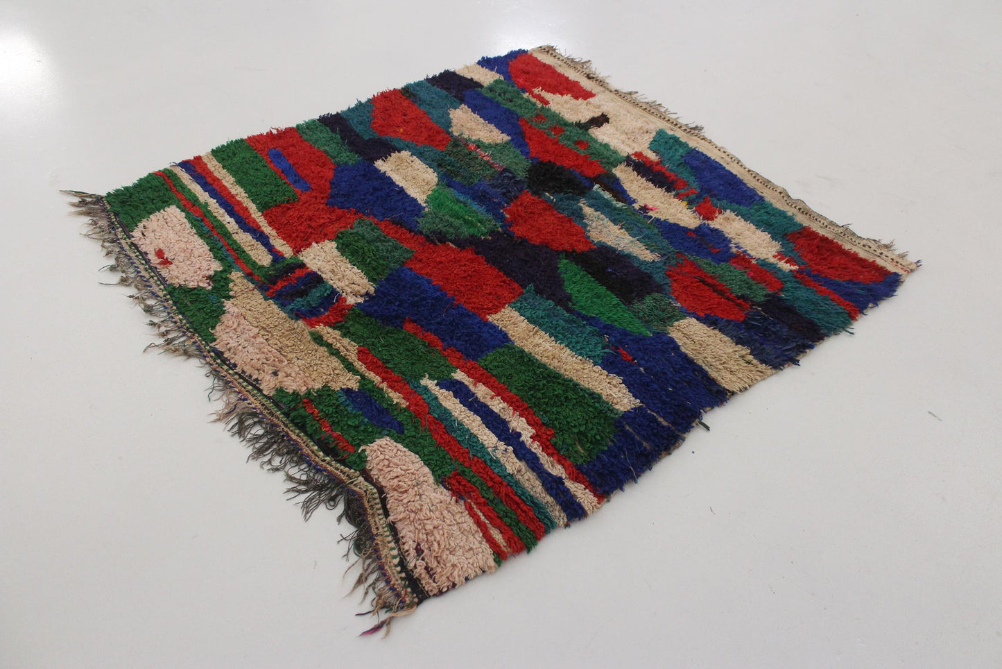 Vintage small moroccan rug - red, blue, green - Ourika - 4x4.4feet / 124x134cm