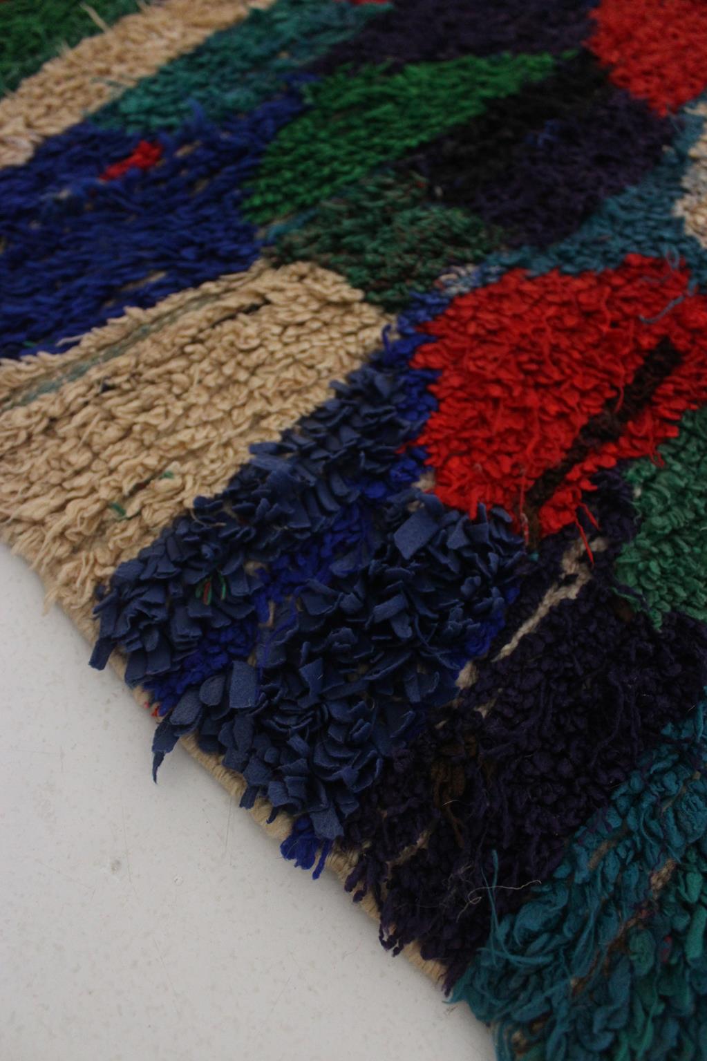 Vintage small moroccan rug - red, blue, green - Ourika - 4x4.4feet / 124x134cm