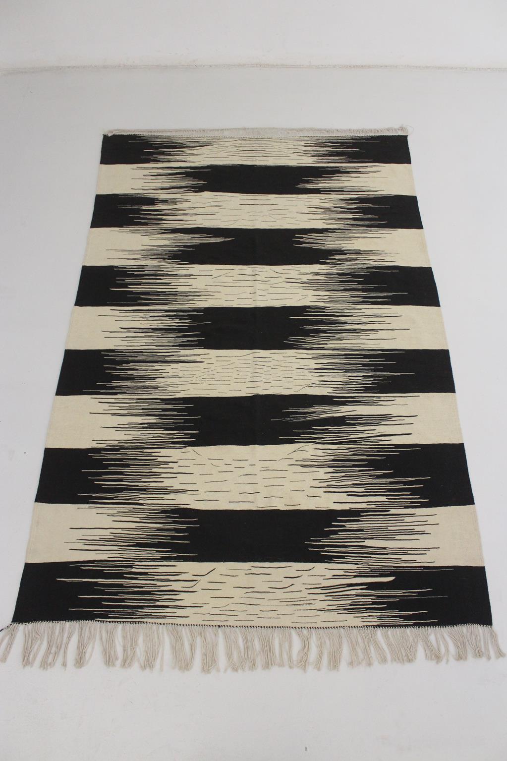 New area moroccan rug - cream, black - Kilim Akhnif - 6.1x9.4feet / 186x287cm