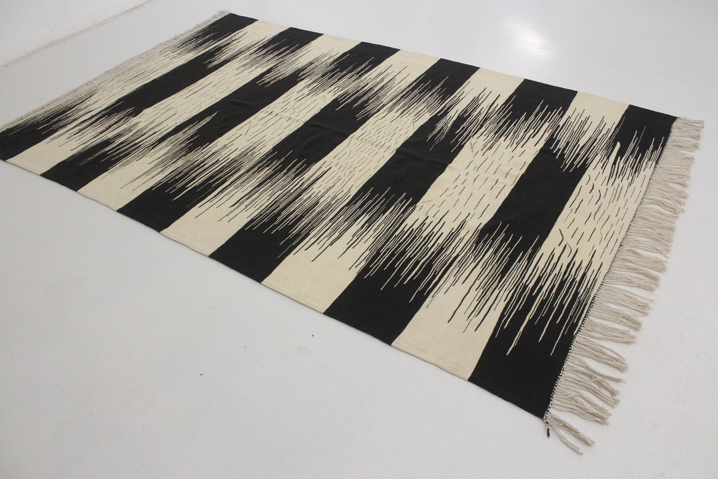 New area moroccan rug - cream, black - Kilim Akhnif - 6.1x9.4feet / 186x287cm
