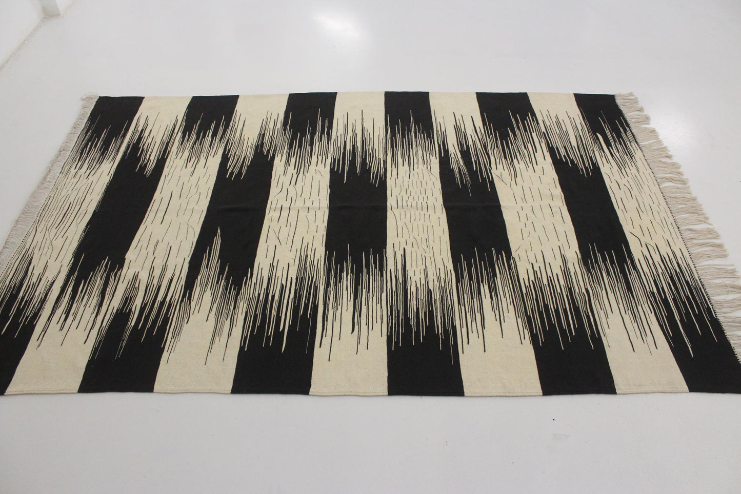 New area moroccan rug - cream, black - Kilim Akhnif - 6.1x9.4feet / 186x287cm