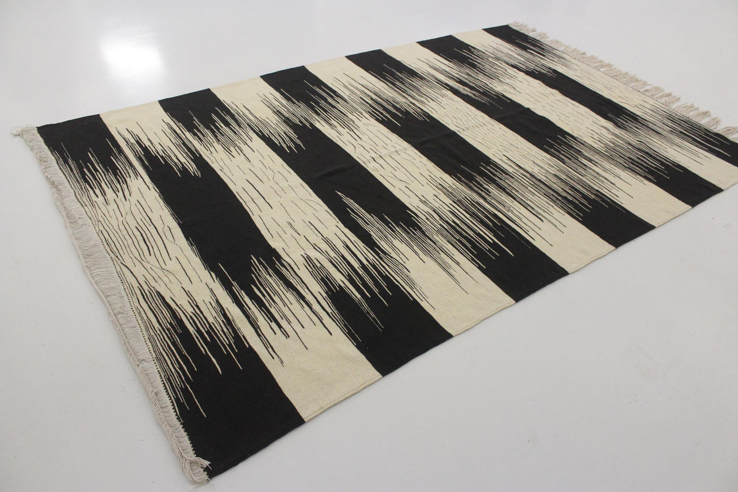 New area moroccan rug - cream, black - Kilim Akhnif - 6.1x9.4feet / 186x287cm