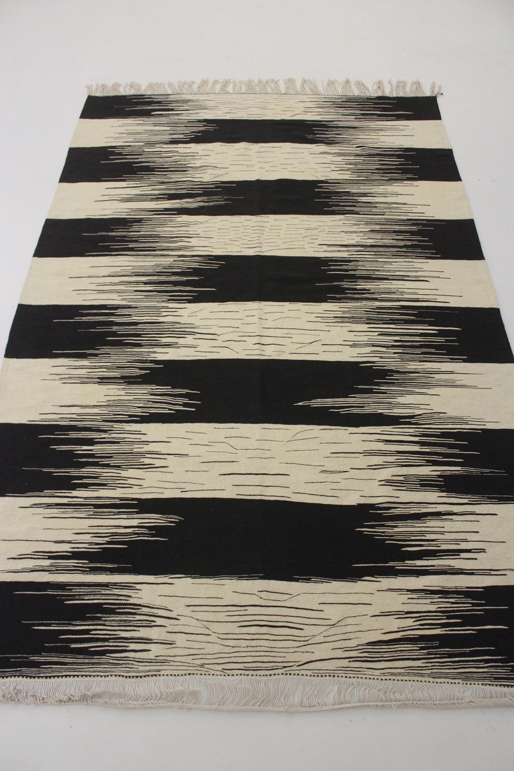 New area moroccan rug - cream, black - Kilim Akhnif - 6.1x9.4feet / 186x287cm