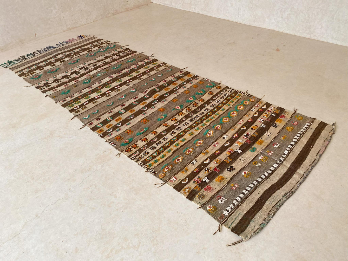 Vintage moroccan rug - Kilim - 4.3x12feet / 132x367cm