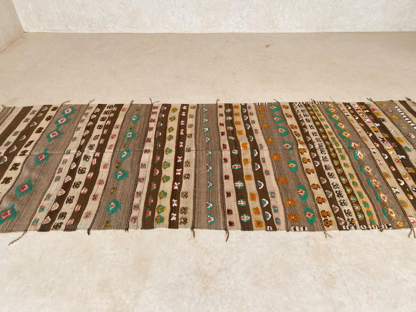 Vintage moroccan rug - Kilim - 4.3x12feet / 132x367cm