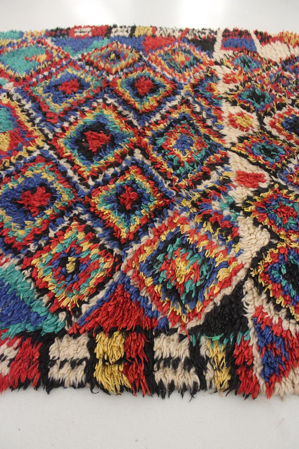 Vintage moroccan rug - red, blue, green - Azilal - 4.1x6.5feet / 125x200cm