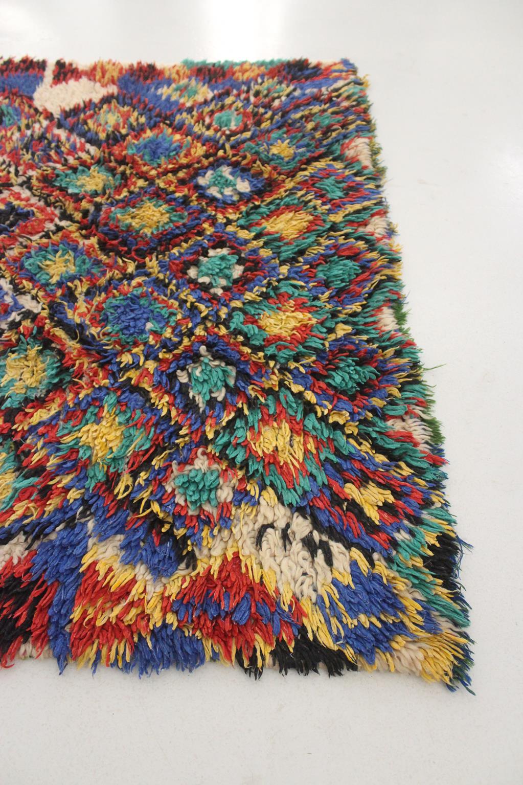 Vintage moroccan rug - red, blue, green - Azilal - 4.1x6.5feet / 125x200cm