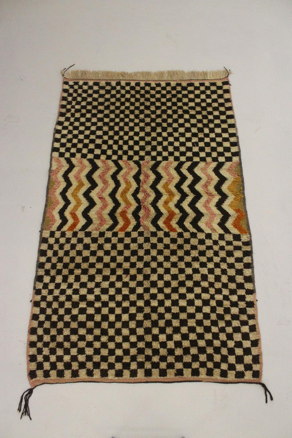 Vintage moroccan rug - brown, beige, pink - Taznakht - 5.3x8.8feet / 163x268cm