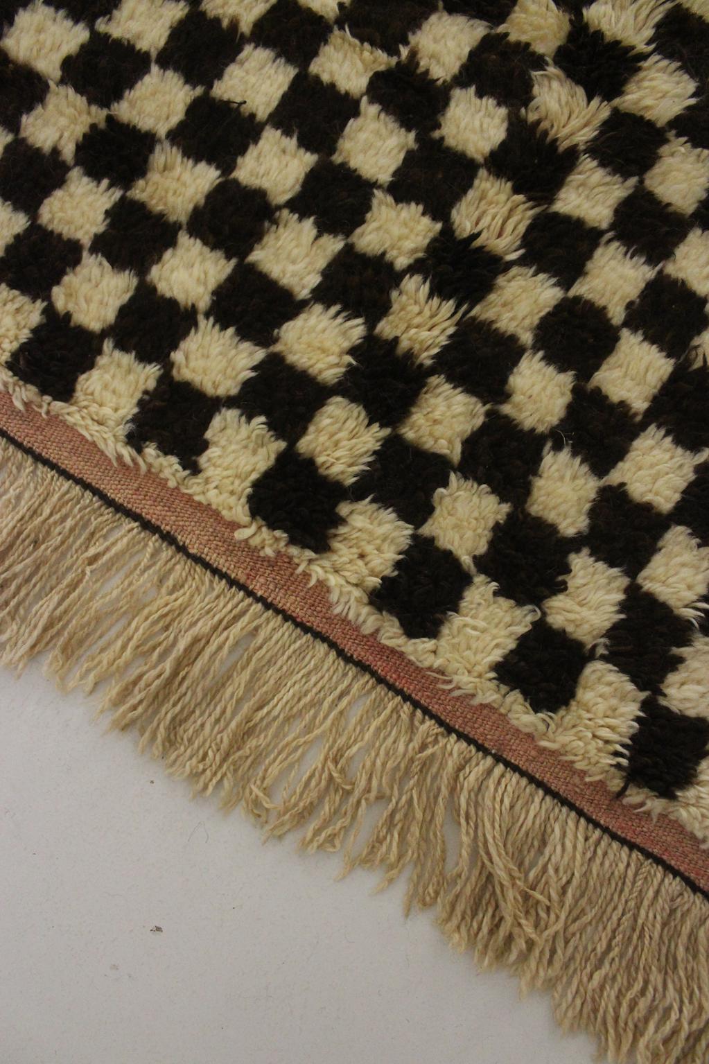 Vintage moroccan rug - brown, beige, pink - Taznakht - 5.3x8.8feet / 163x268cm