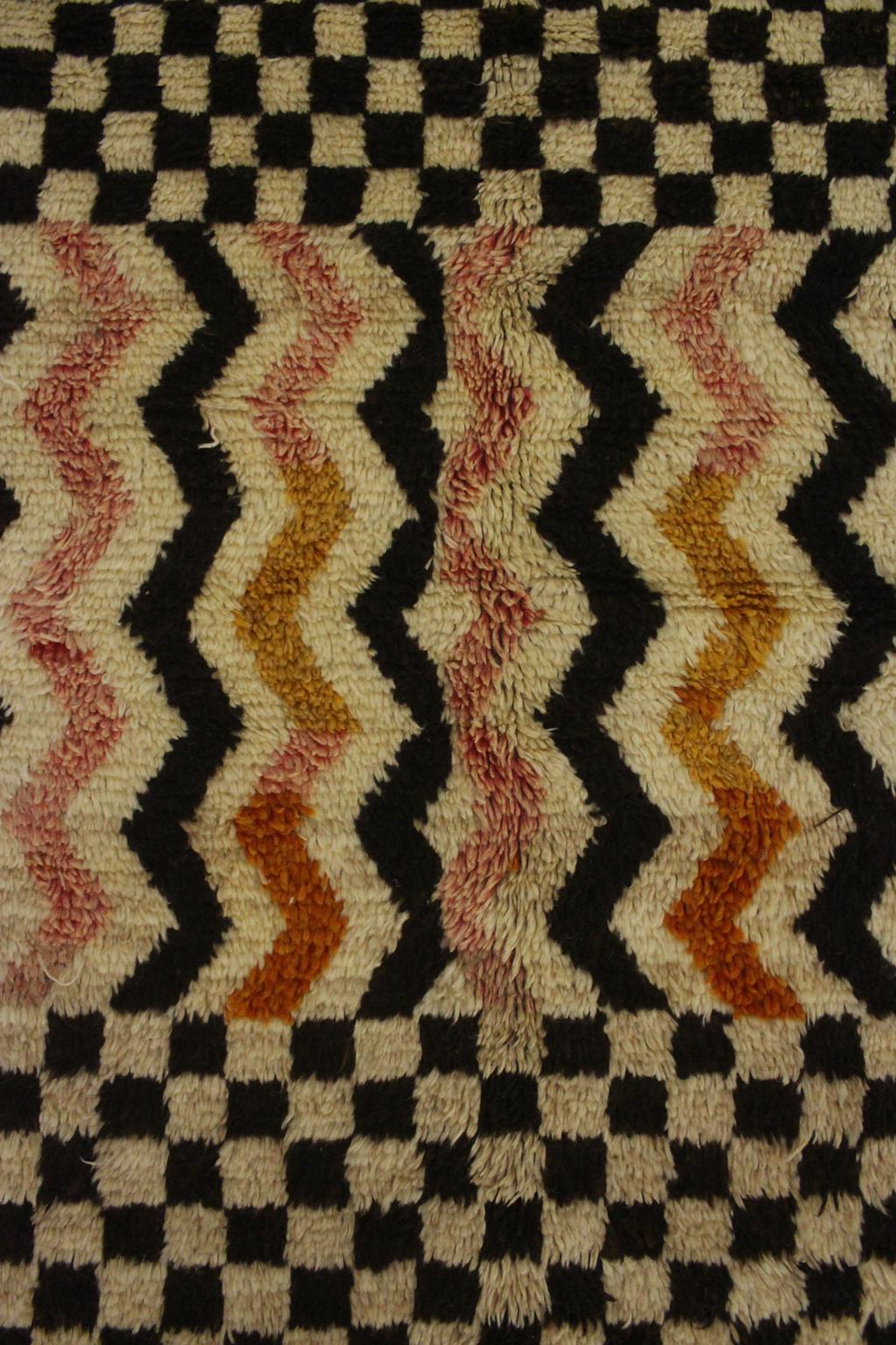 Vintage moroccan rug - brown, beige, pink - Taznakht - 5.3x8.8feet / 163x268cm