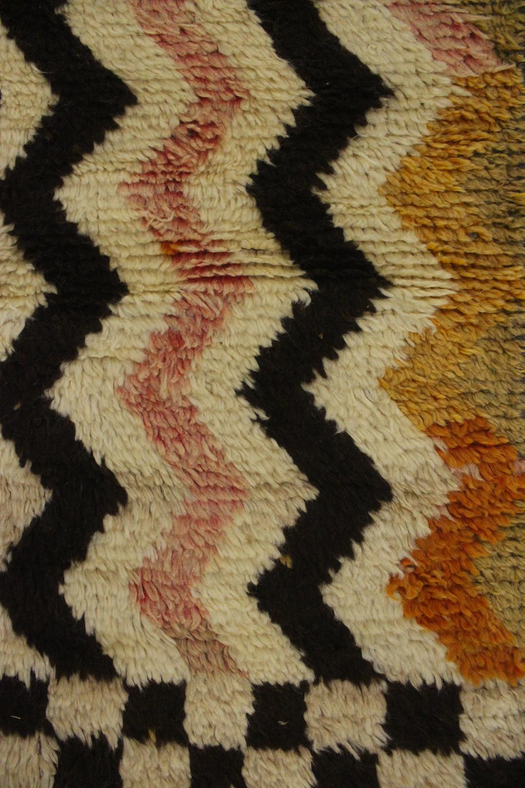 Vintage moroccan rug - brown, beige, pink - Taznakht - 5.3x8.8feet / 163x268cm