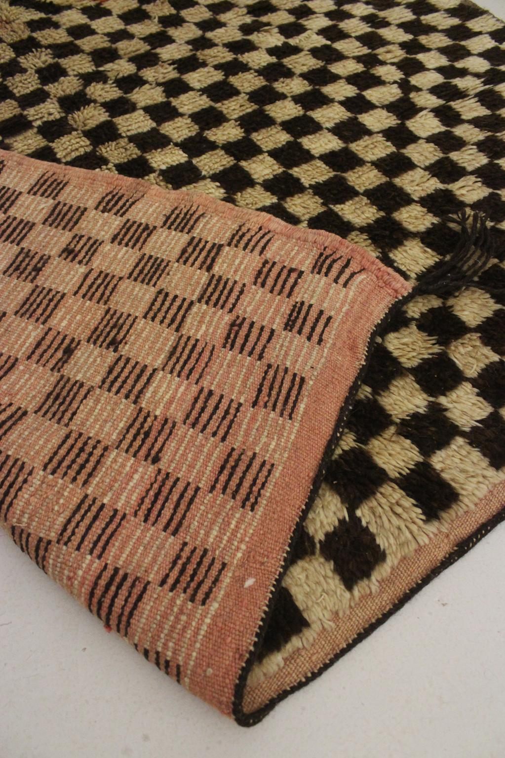 Vintage moroccan rug - brown, beige, pink - Taznakht - 5.3x8.8feet / 163x268cm