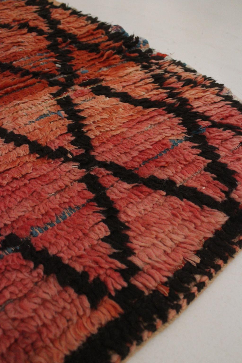 Vintage moroccan rug - red, black, pink - Wool boucherouite - 5.5x7.2feet / 169x220cm