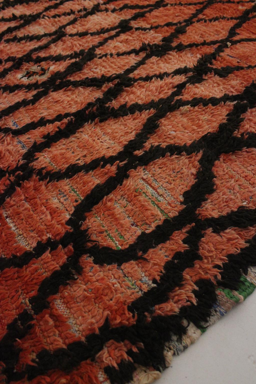 Vintage moroccan rug - red, black, pink - Wool boucherouite - 5.5x7.2feet / 169x220cm