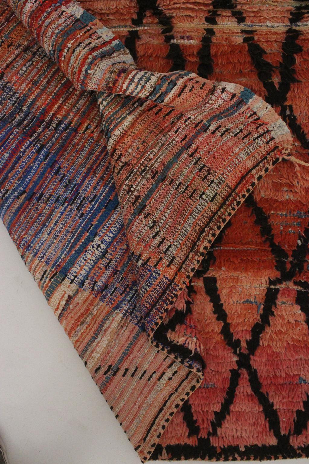 Vintage moroccan rug - red, black, pink - Wool boucherouite - 5.5x7.2feet / 169x220cm