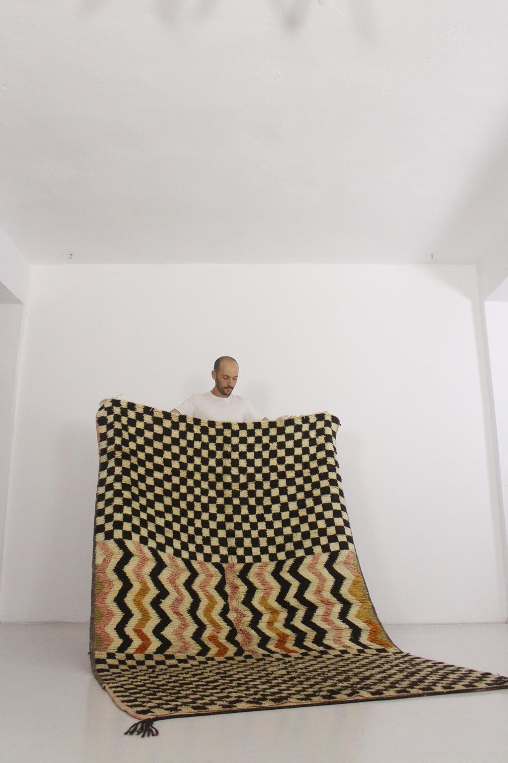 Vintage moroccan rug - brown, beige, pink - Taznakht - 5.3x8.8feet / 163x268cm