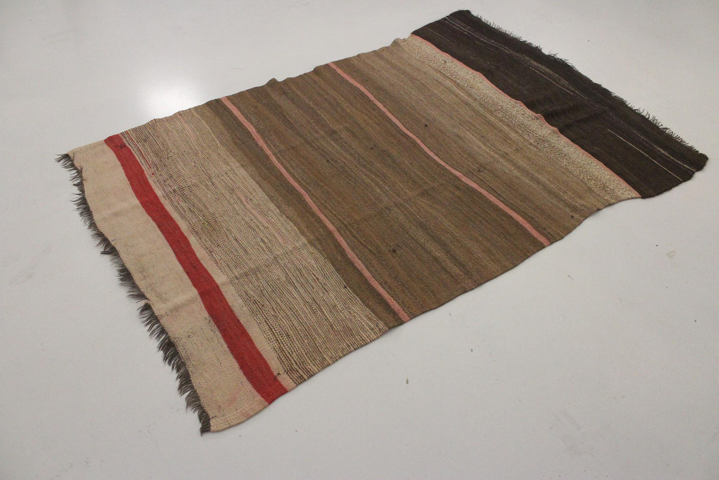 Vintage moroccan rug - beige, brown, pink, red - Kilim Zanafi - 170x255cm / 5.5x8.3feet