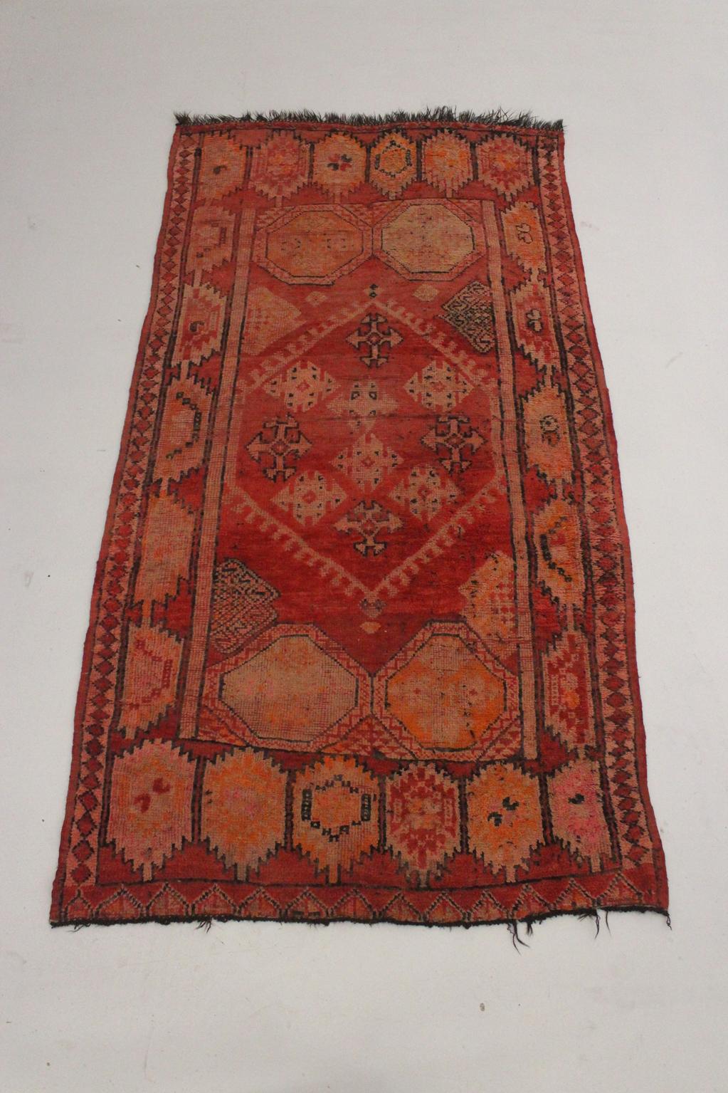 Vintage area moroccan rug - red - Mediouna - 5x9.5feet / 155x290cm