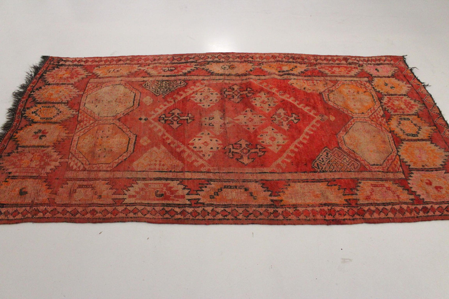 Vintage area moroccan rug - red - Mediouna - 5x9.5feet / 155x290cm