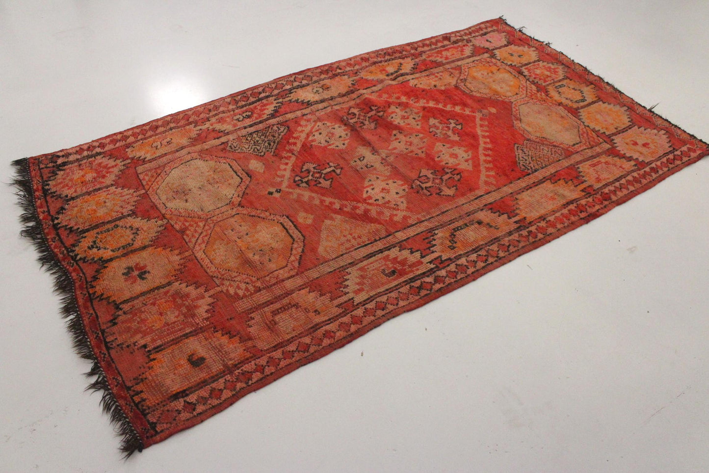 Vintage area moroccan rug - red - Mediouna - 5x9.5feet / 155x290cm