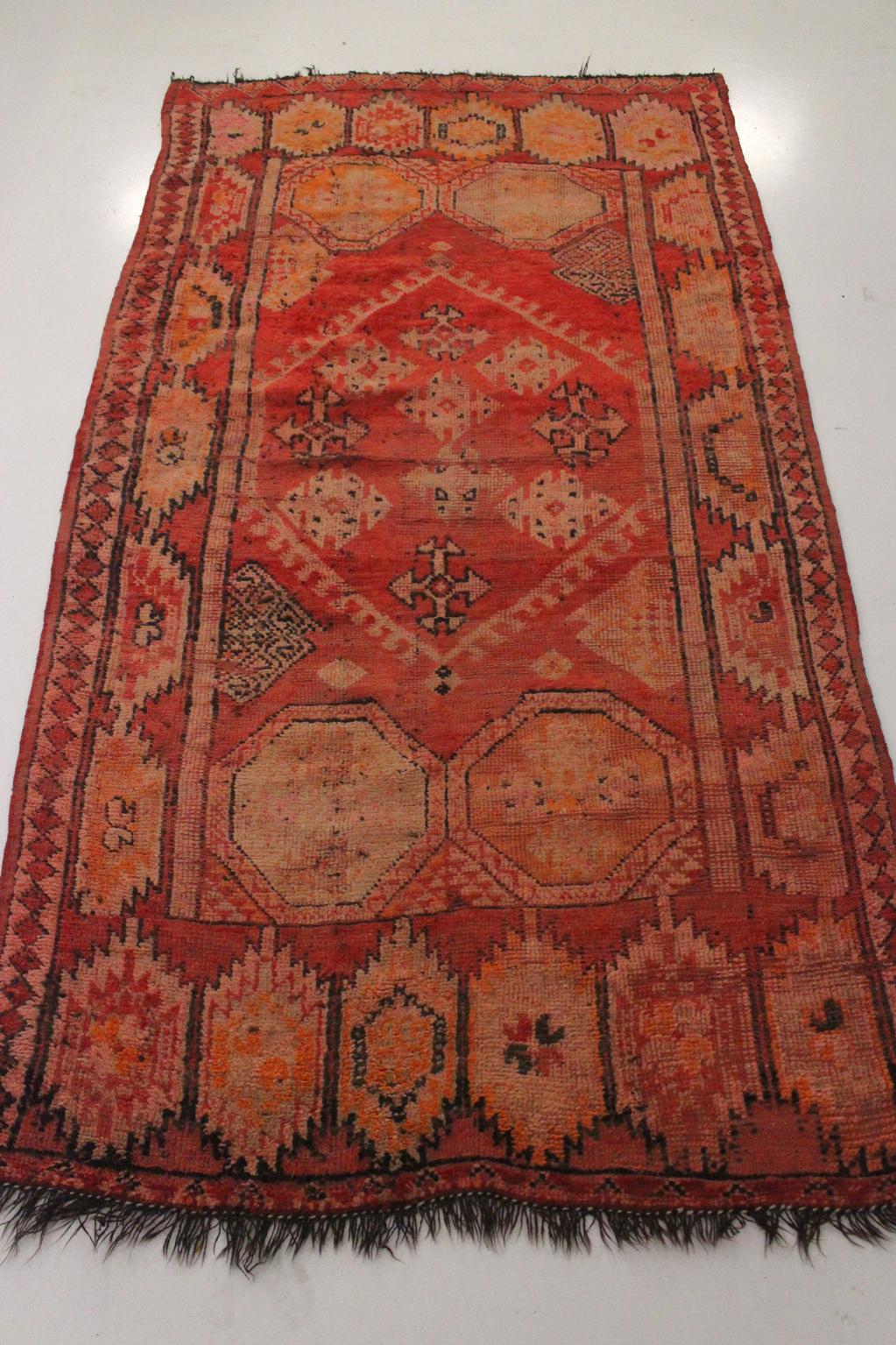 Vintage area moroccan rug - red - Mediouna - 5x9.5feet / 155x290cm