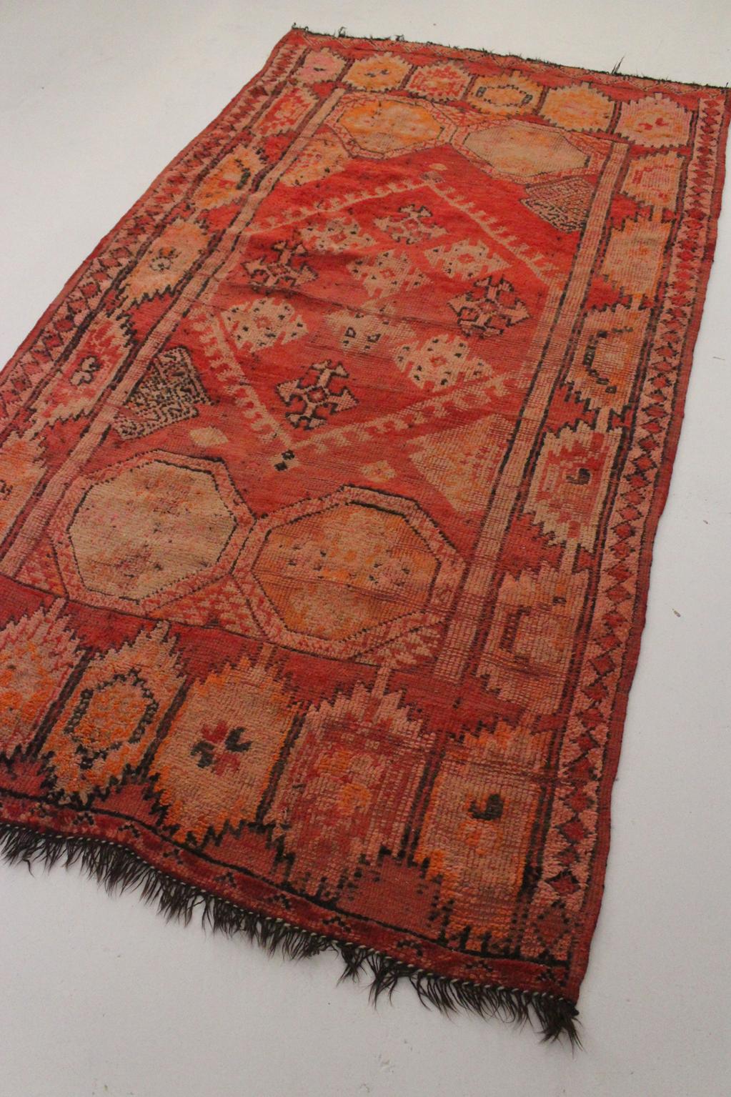 Vintage area moroccan rug - red - Mediouna - 5x9.5feet / 155x290cm