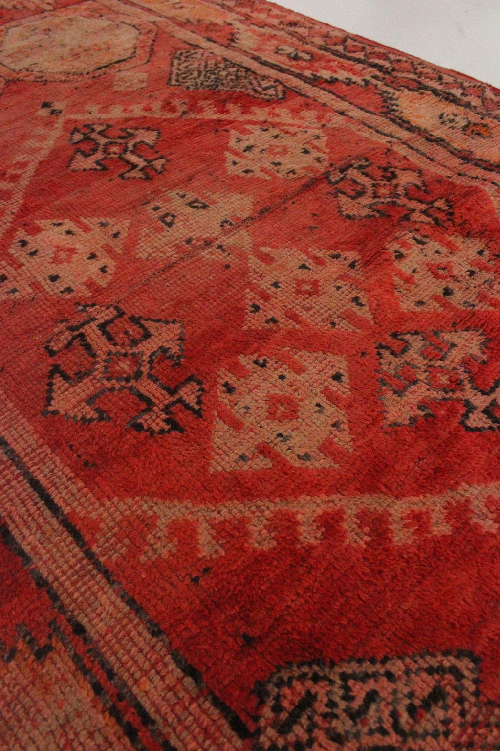 Vintage area moroccan rug - red - Mediouna - 5x9.5feet / 155x290cm