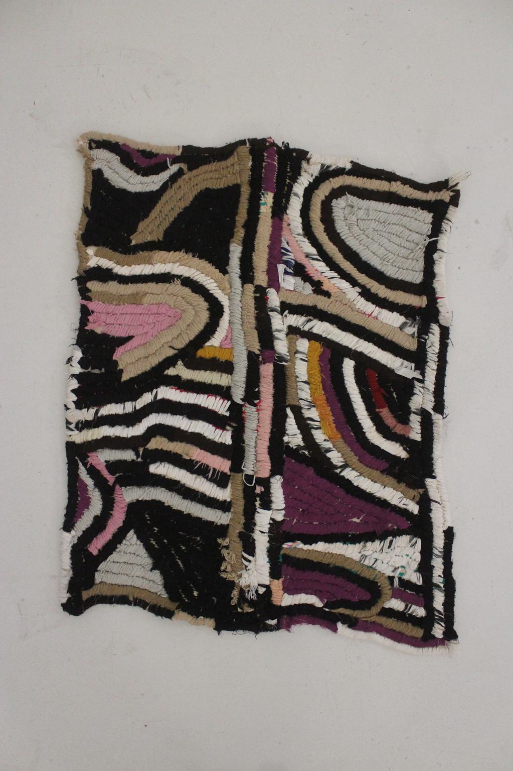 Vintage moroccan rug - black, white, purple - Boucherouite - 70x85cm / 2.3x2.8feet