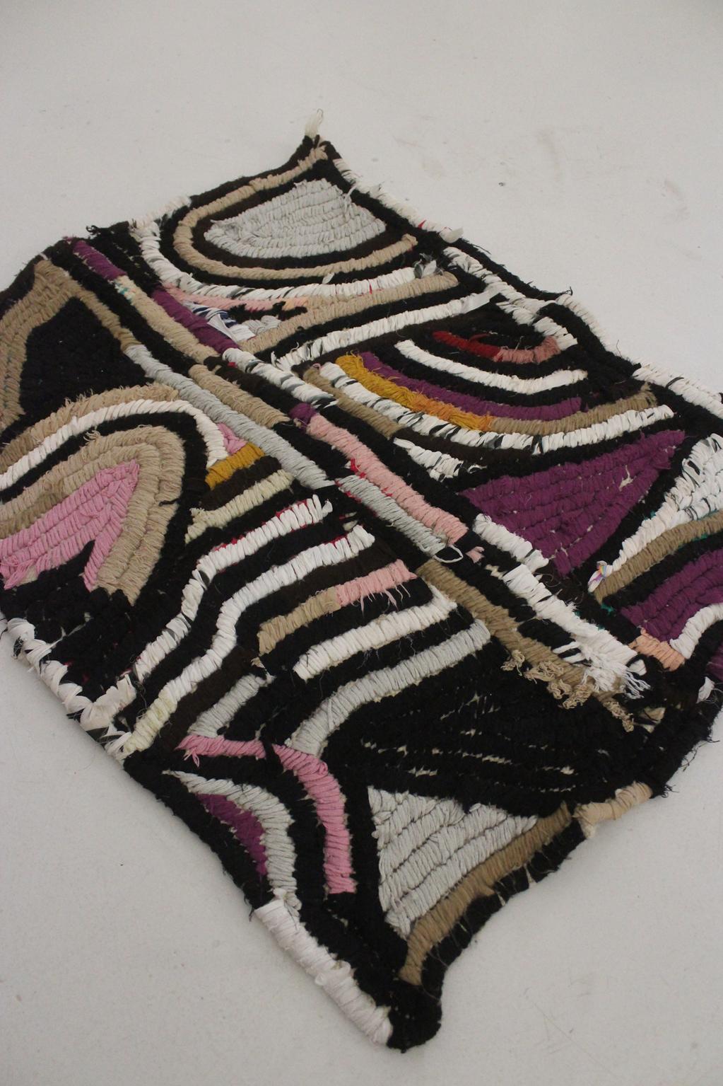 Vintage moroccan rug - black, white, purple - Boucherouite - 70x85cm / 2.3x2.8feet