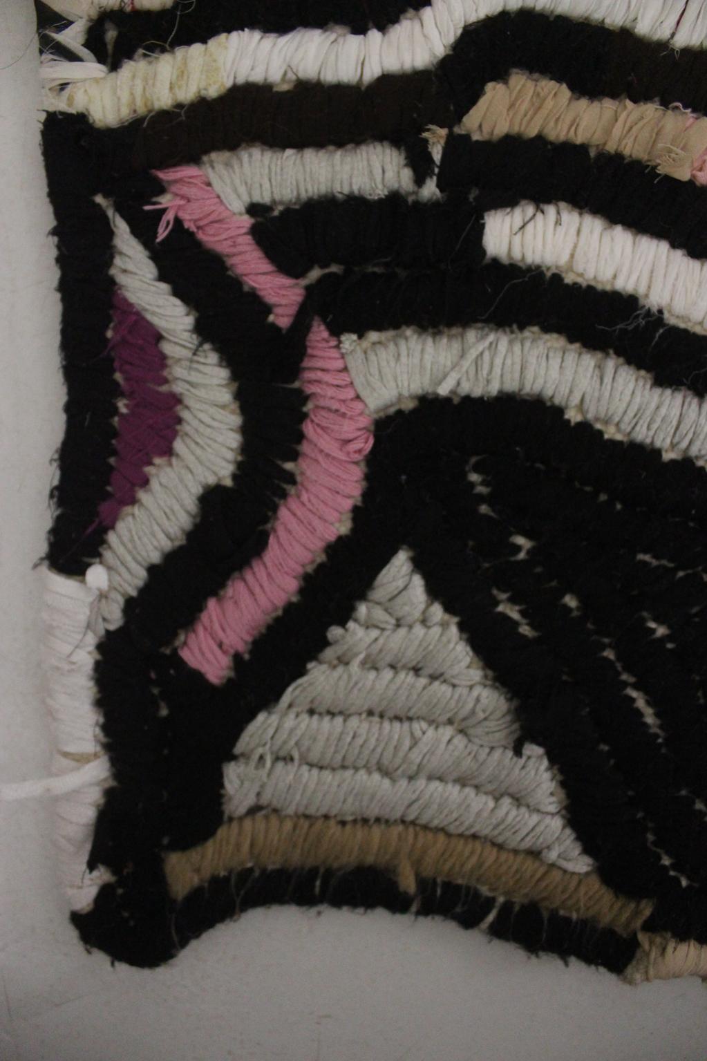 Vintage moroccan rug - black, white, purple - Boucherouite - 70x85cm / 2.3x2.8feet