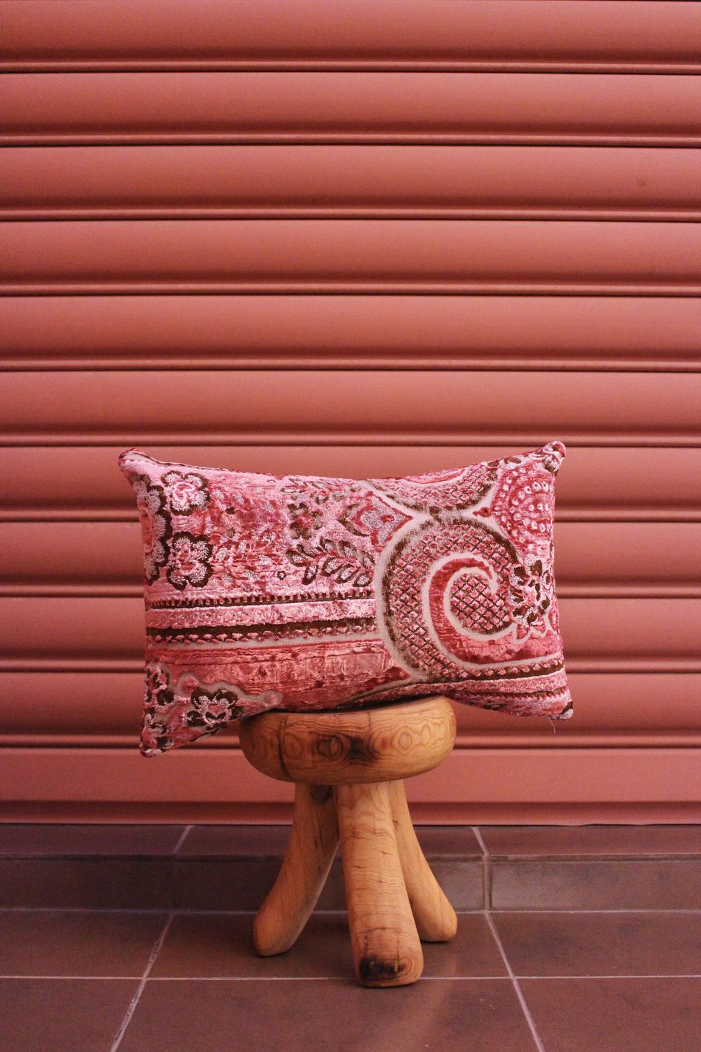 Vintage Mobra pillow (pink)