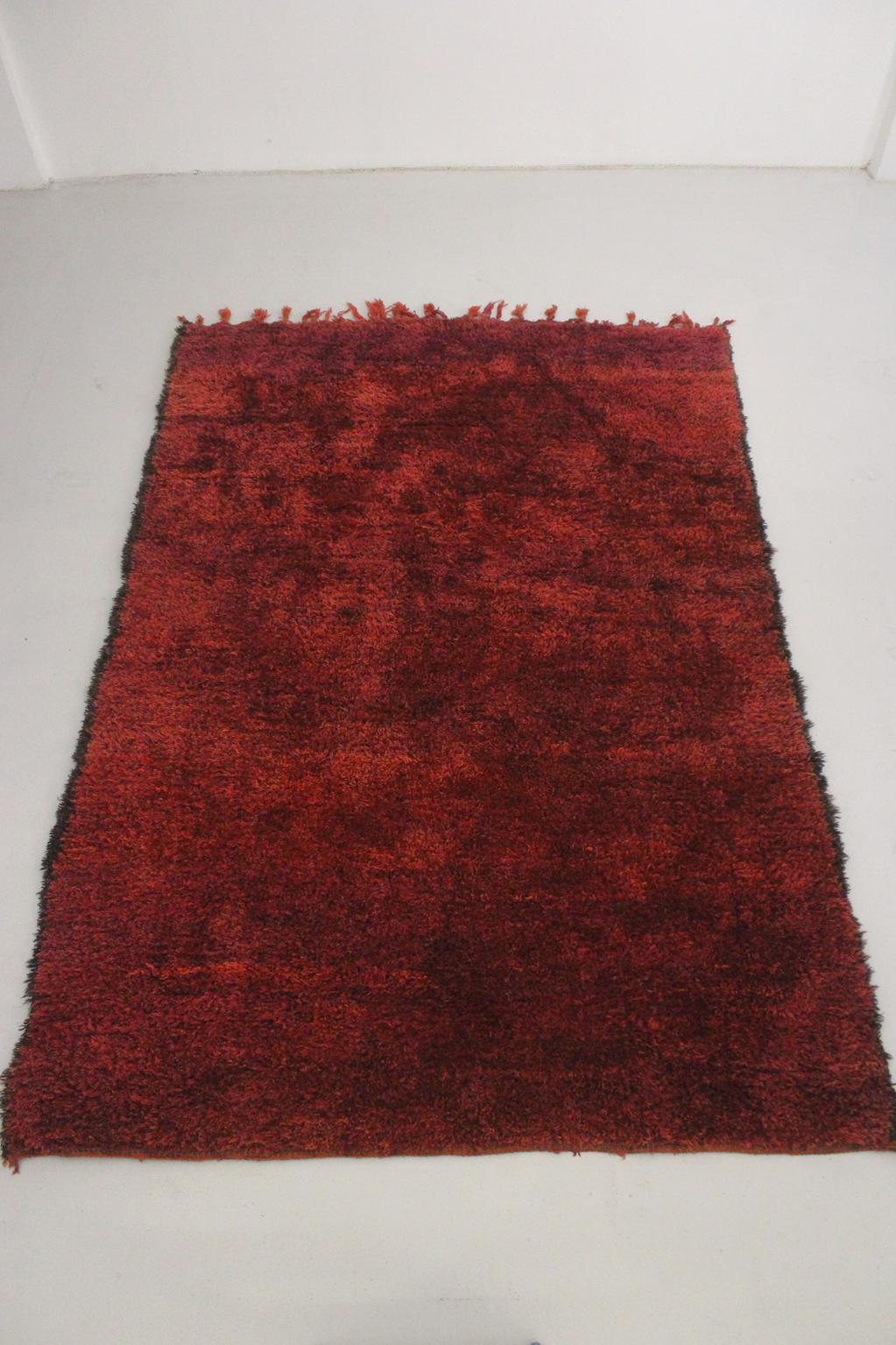 Vintage area moroccan rug - pomegranate red - Beni Mguild - 7x10feet / 213x306cm