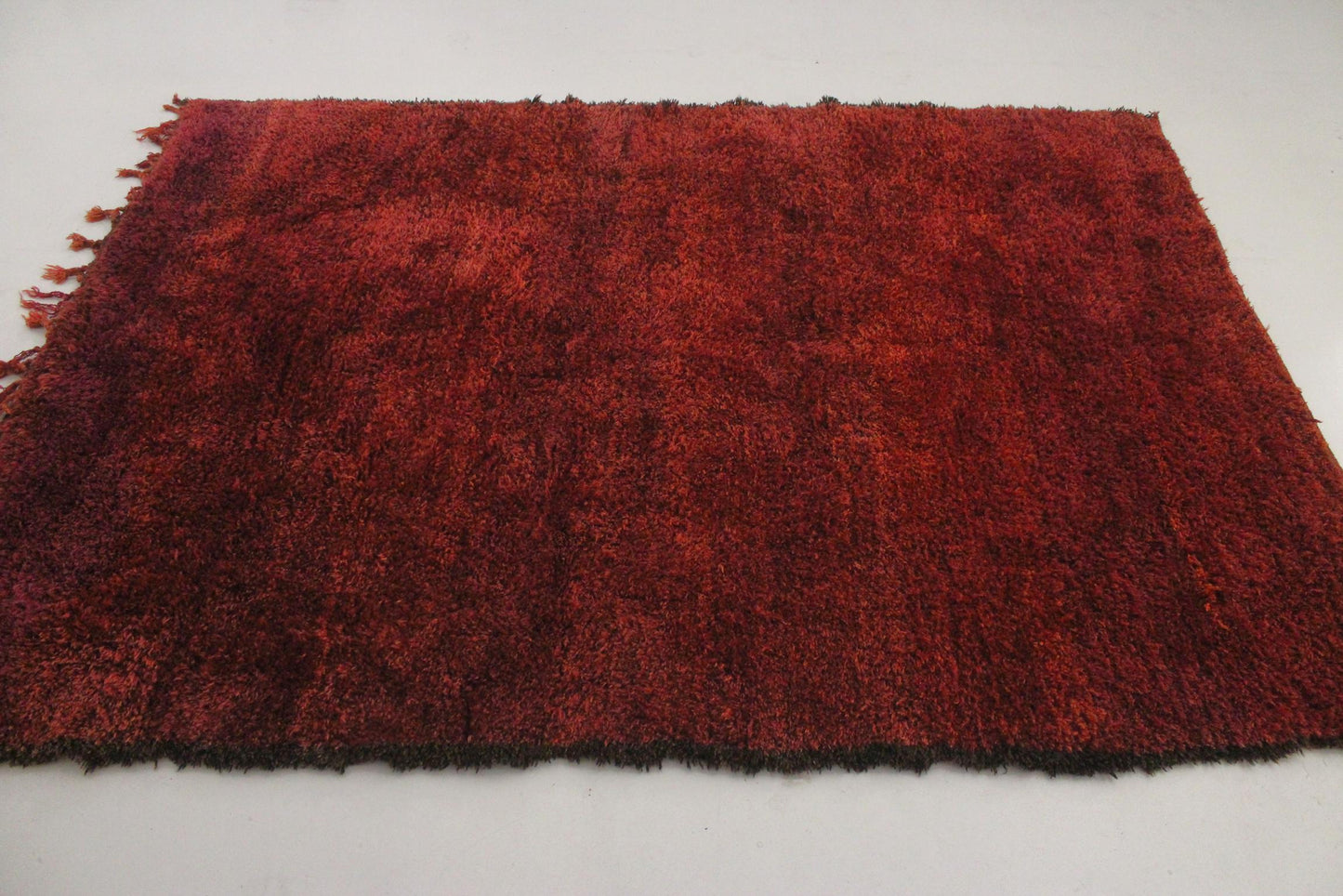 Vintage area moroccan rug - pomegranate red - Beni Mguild - 7x10feet / 213x306cm