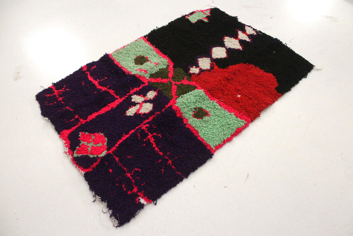 Vintage moroccan textile/wall hanging/carpet - Zindekh - 1.8x2.9feet / 54x89cm