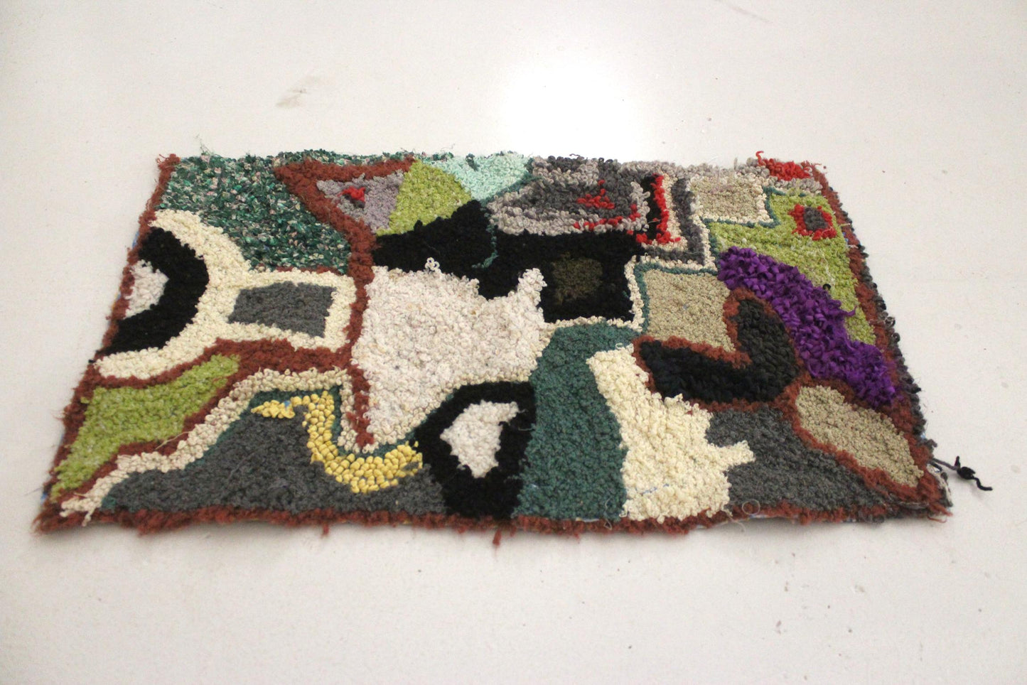 Vintage moroccan textile/wall hanging/carpet - Zindekh - 1.4x2.4feet / 44x75cm