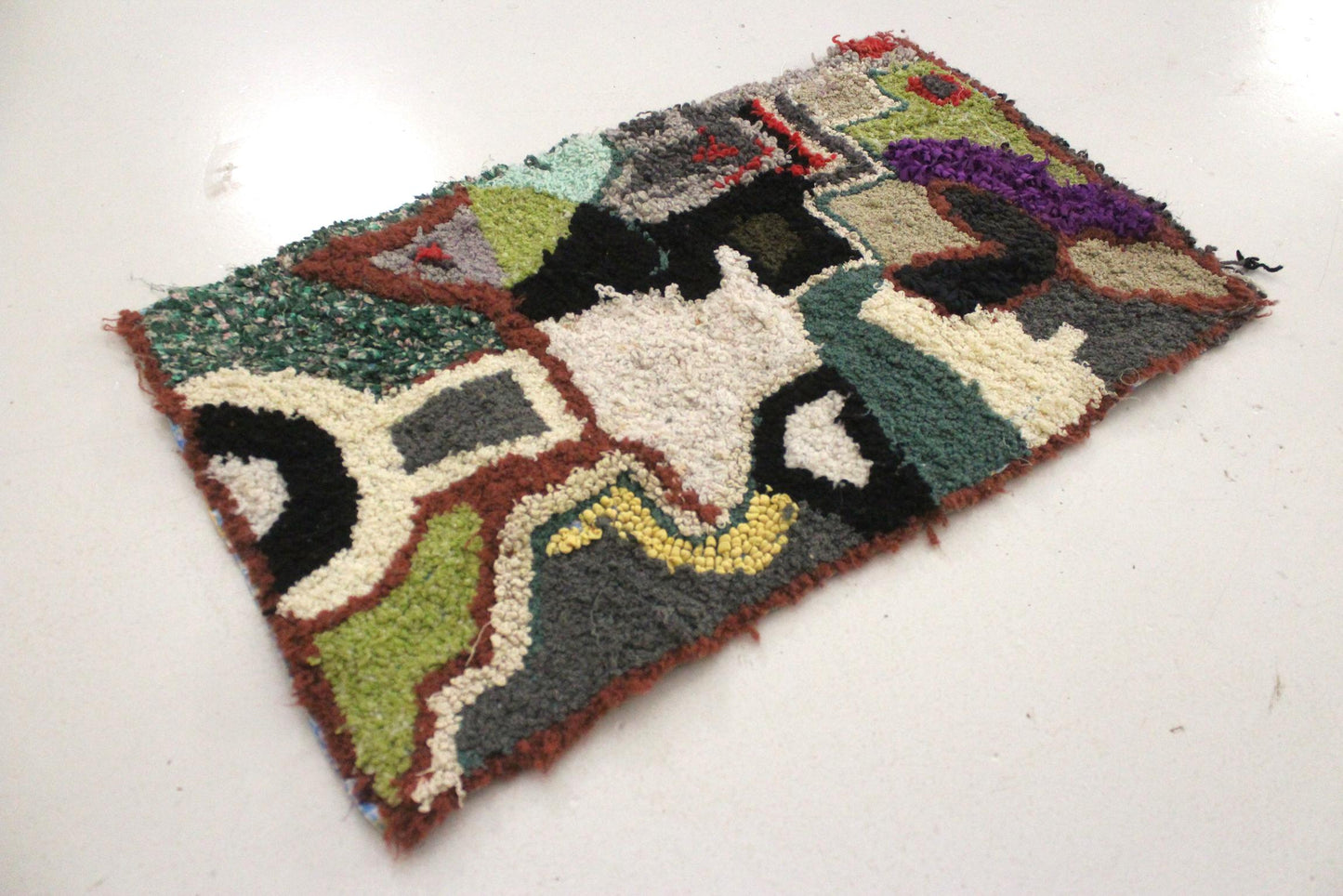 Vintage moroccan textile/wall hanging/carpet - Zindekh - 1.4x2.4feet / 44x75cm