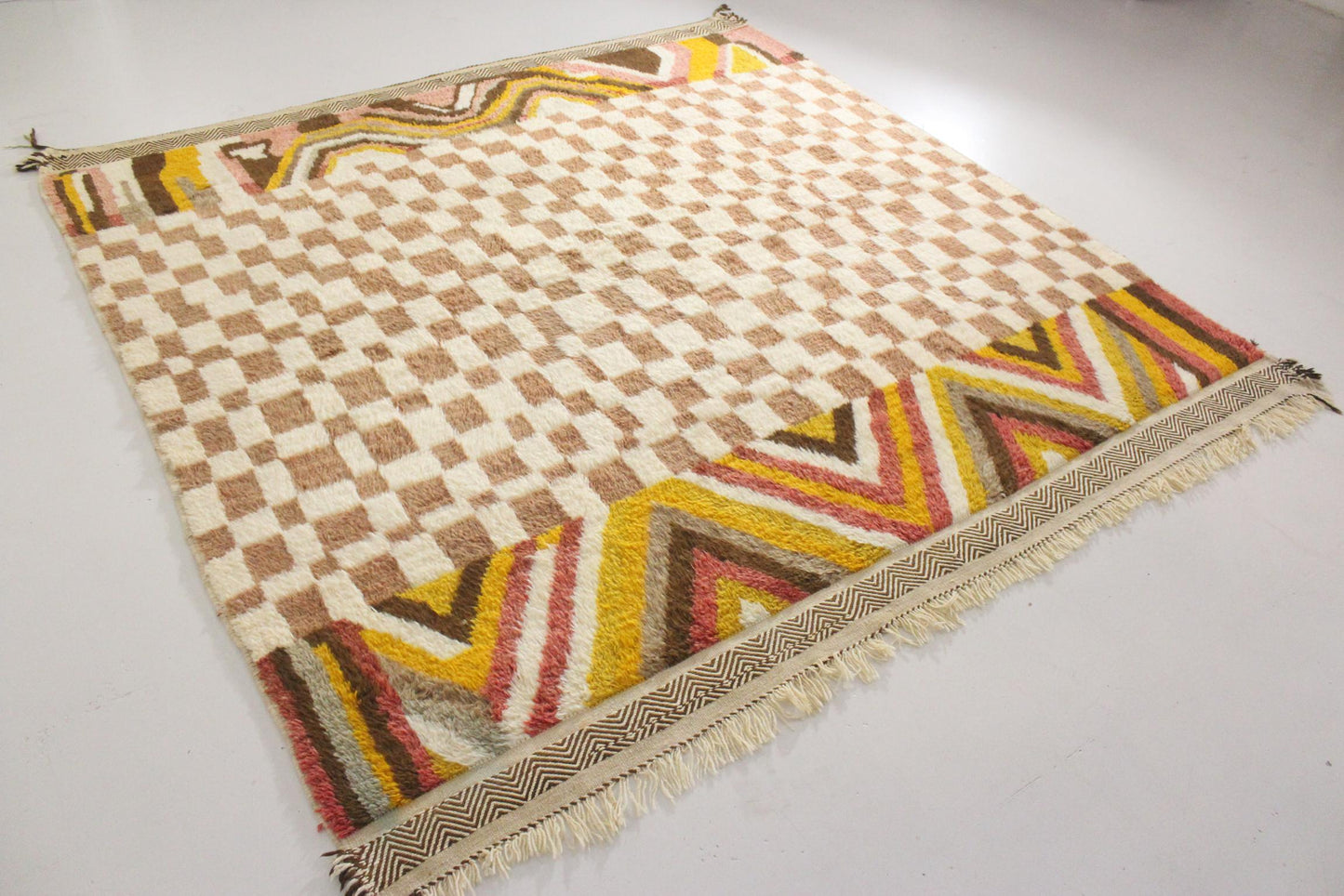 ON HOLD Contemporary area moroccan rug - checkered - Taznakht - 8.5x8.5feet / 260x260cm