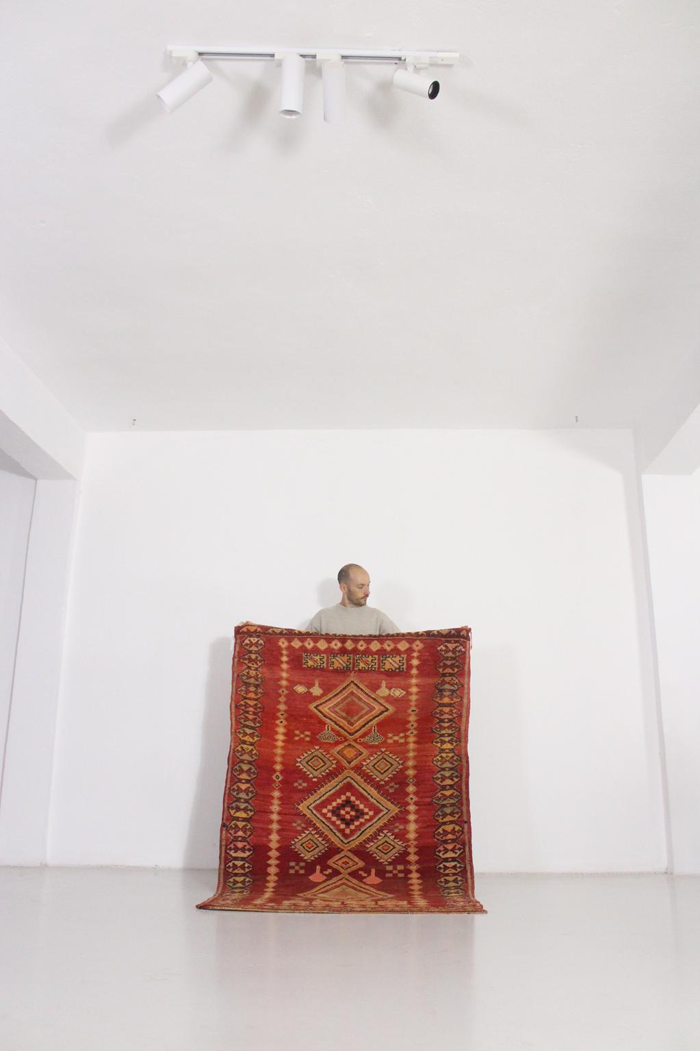 ON HOLD Vintage moroccan rug - red - Haouz - 4.4x6.9feet / 134x212cm