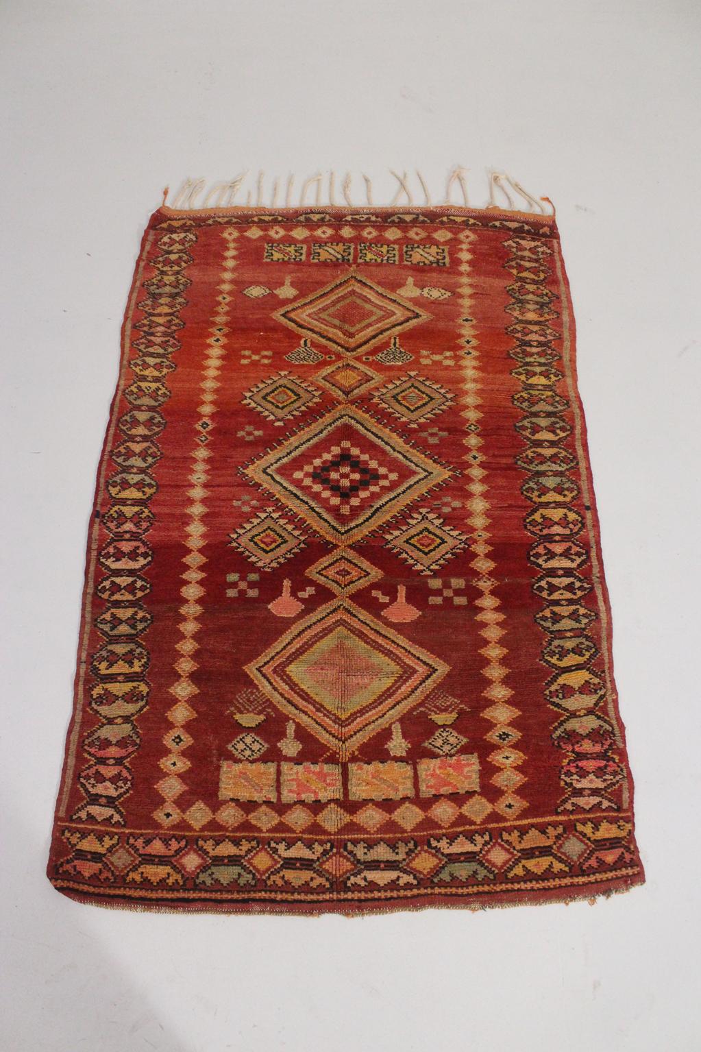 ON HOLD Vintage moroccan rug - red - Haouz - 4.4x6.9feet / 134x212cm