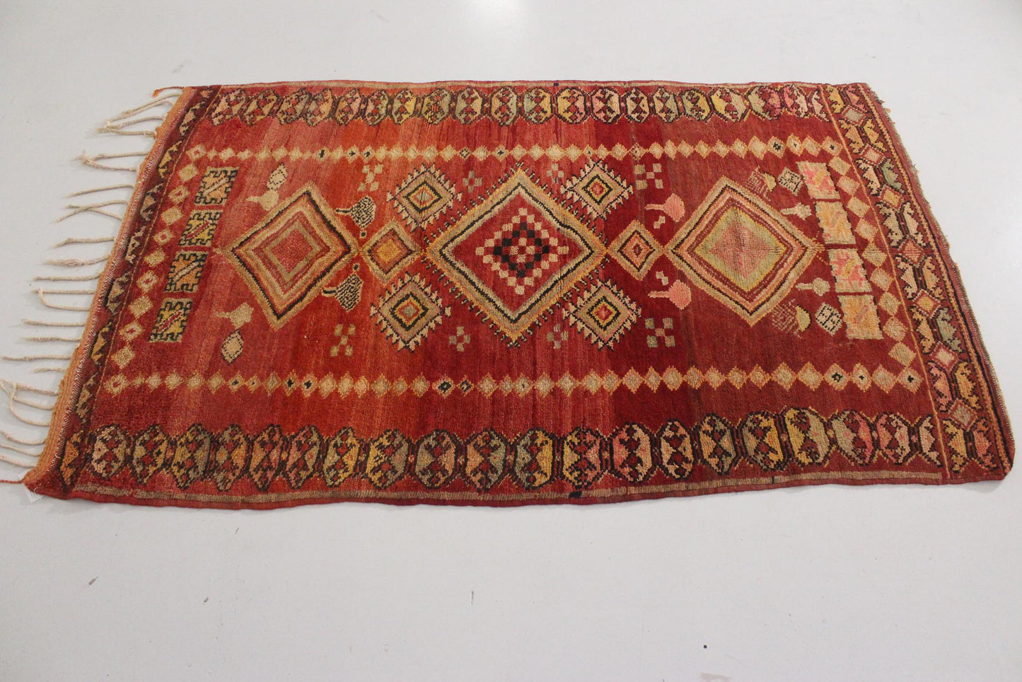 ON HOLD Vintage moroccan rug - red - Haouz - 4.4x6.9feet / 134x212cm
