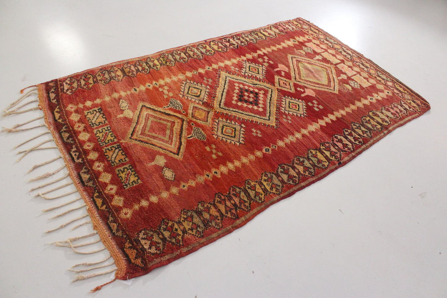 ON HOLD Vintage moroccan rug - red - Haouz - 4.4x6.9feet / 134x212cm