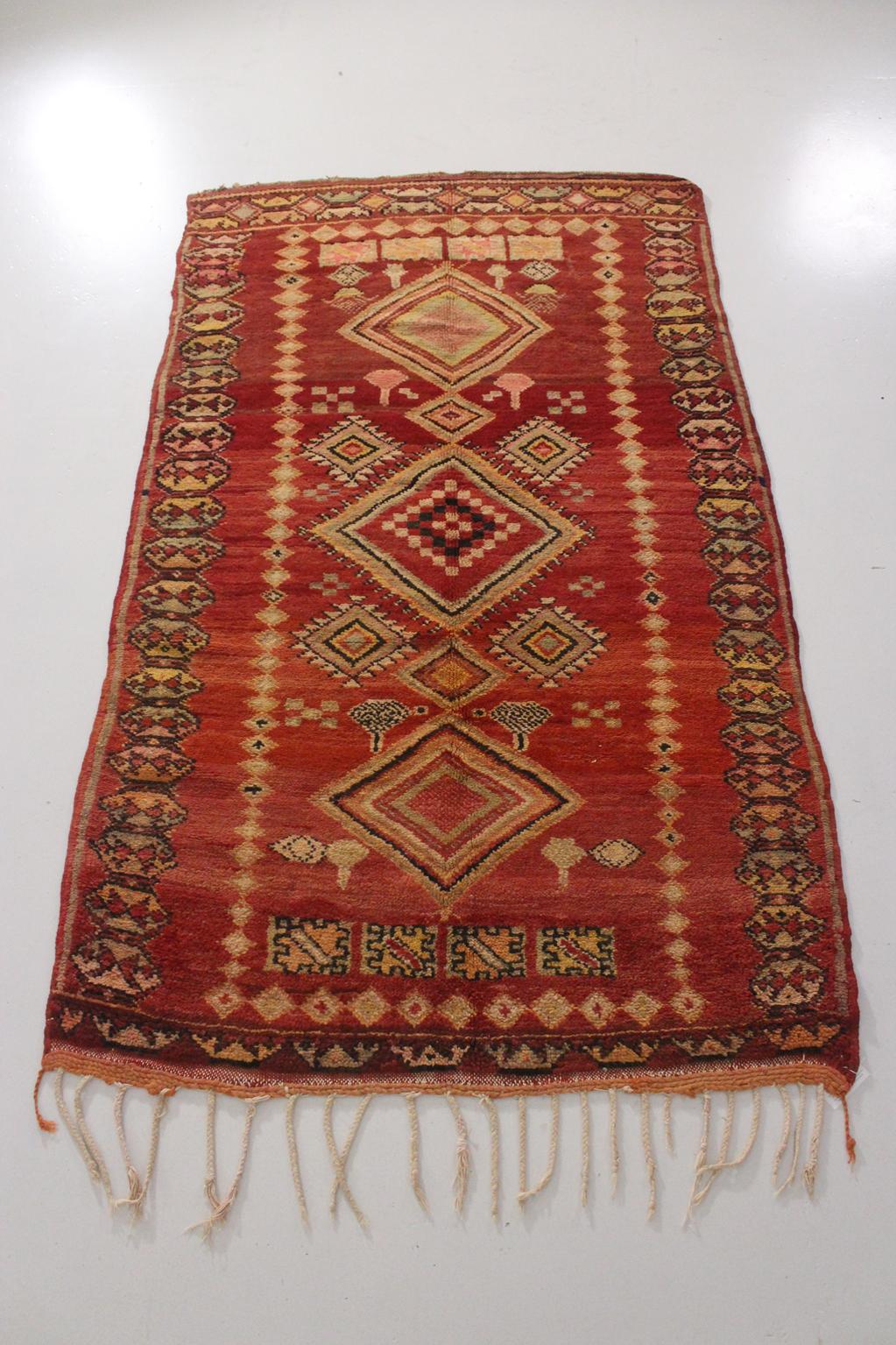 ON HOLD Vintage moroccan rug - red - Haouz - 4.4x6.9feet / 134x212cm