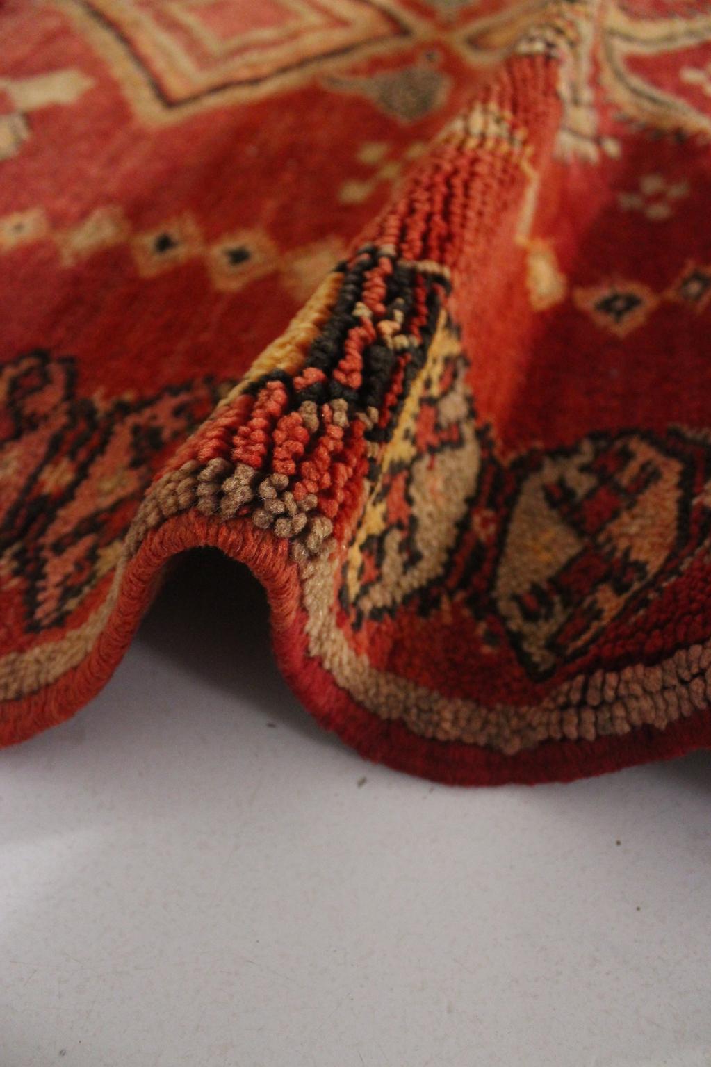 ON HOLD Vintage moroccan rug - red - Haouz - 4.4x6.9feet / 134x212cm